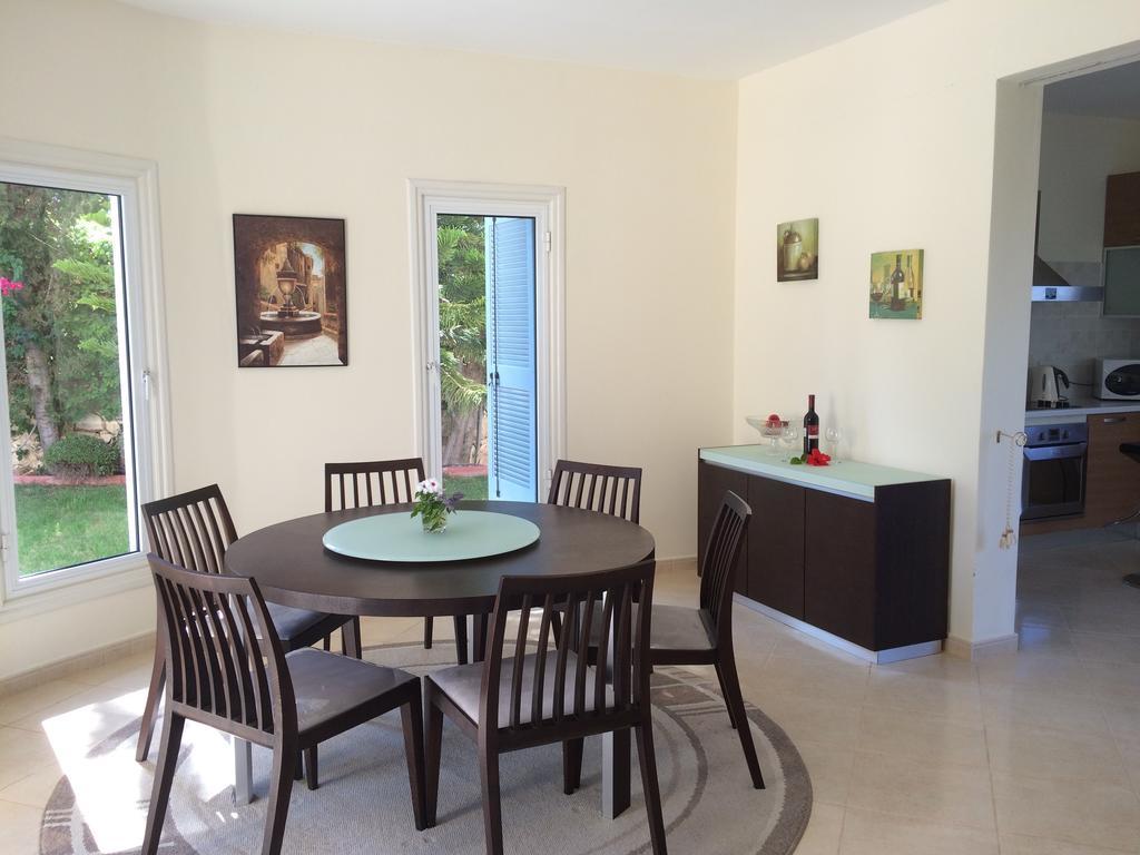 Villa Riverside Polis Rum bild