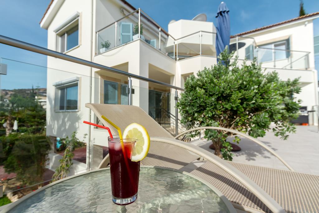 Villa Riverside Polis Exteriör bild